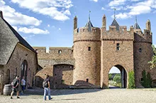 Langs de Linge van Doornenburg naar Elst. Kasteel Doornenburg.